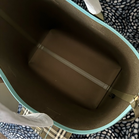 Authentic Burberry tote bag - Picture 5 of 11